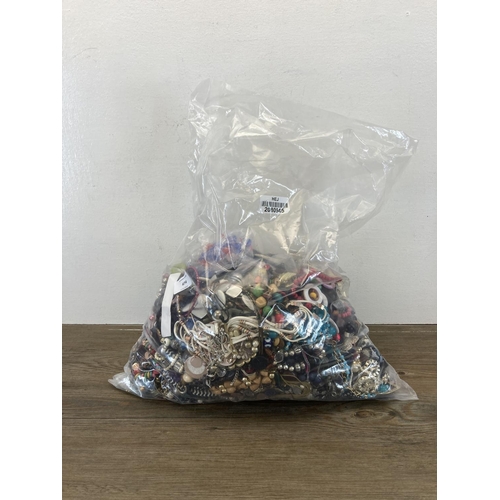 474 - Approx. 10kgs of assorted costume jewellery