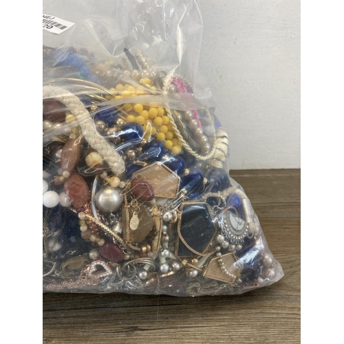 475 - Approx. 10kgs of assorted costume jewellery