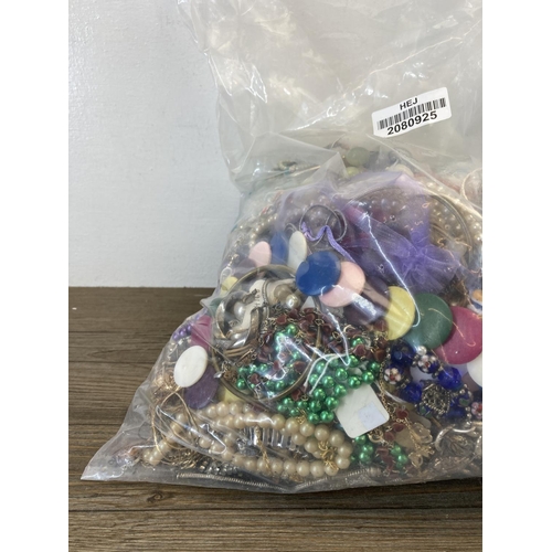 476 - Approx. 10kgs of assorted costume jewellery