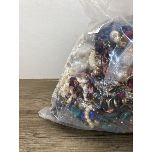 478 - Approx. 10kgs of assorted costume jewellery