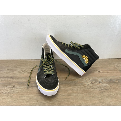 480 - A pair of Vans ComfyCush SK8-Hi Trip Outdoors size 11 sneakers