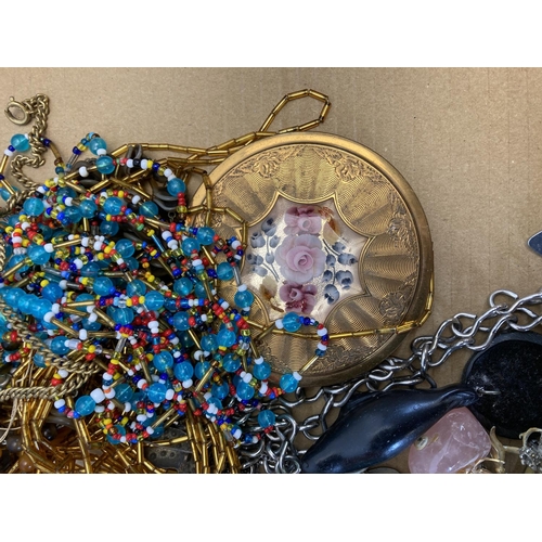 481 - A collection of vintage costume jewellery to include brooches, necklaces etc.