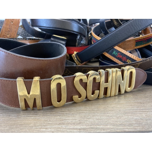 484 - A large quantity of men's and women's leather belts