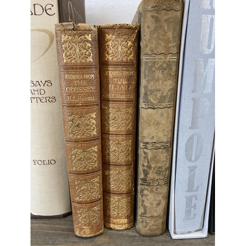 495 - A collection of hardback books to include Folio Oscar Wilde, Folio Animal Farm, Folio The Hound of t... 