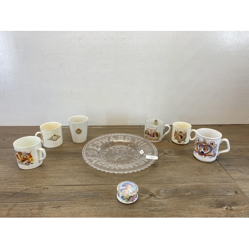 337 - A collection of commemorative ceramics and glassware to include 1902 Edward VII Coronation plate, Da... 