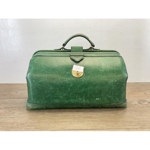 485A - A vintage green leather Gladstone bag