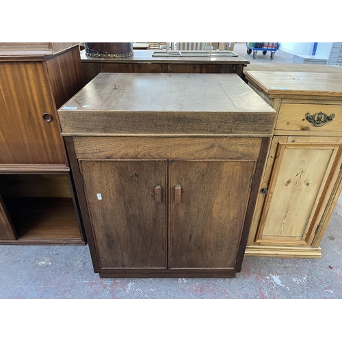 118 - A 1930s walnut gramophone cabinet