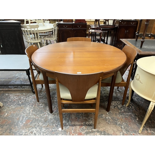 24 - A mid 20th century Elliotts of Newbury (EON) teak circular extending dining table and four chairs - ... 