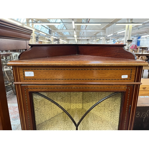 77 - An Edwardian inlaid mahogany free standing corner display cabinet with single glazed door - approx. ... 