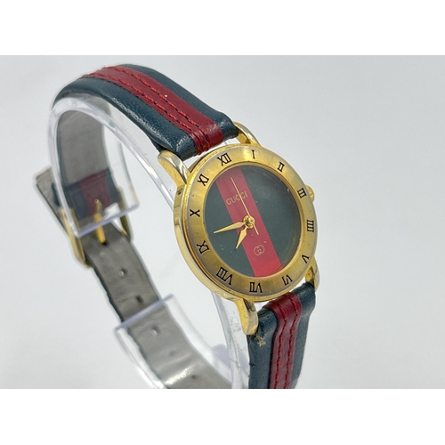 2113 - A vintage Gucci quartz lady's wristwatch with Miyota movement