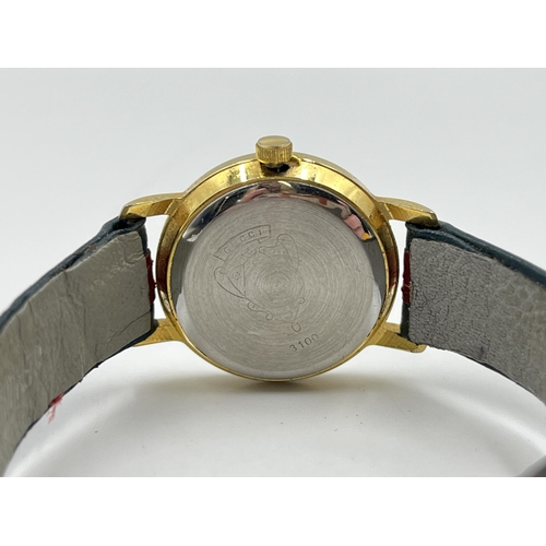 2113 - A vintage Gucci quartz lady's wristwatch with Miyota movement