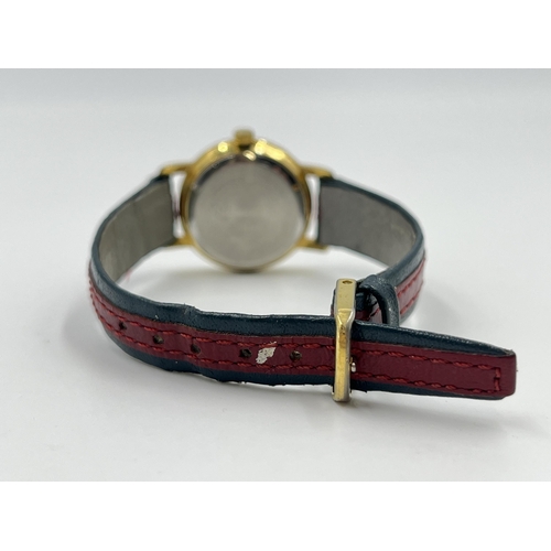 2113 - A vintage Gucci quartz lady's wristwatch with Miyota movement