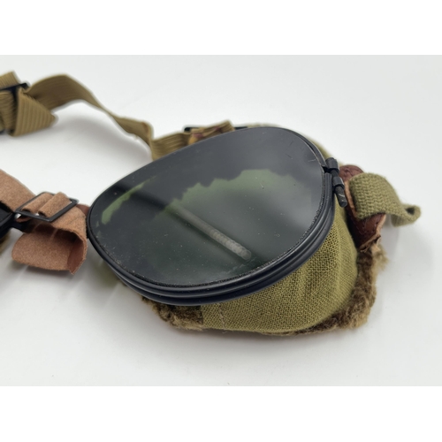 2199 - A pair of vintage cased Foster Grant aviation goggles