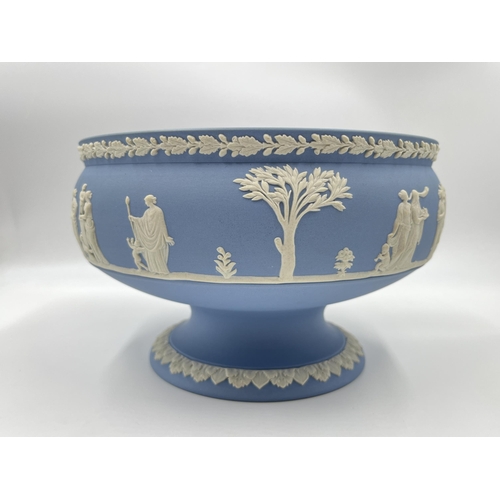 287 - A Wedgwood pale blue Jasperware pedestal bowl with presentation inscription to inner rim - approx. 1... 