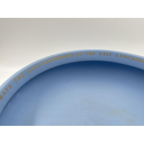 287 - A Wedgwood pale blue Jasperware pedestal bowl with presentation inscription to inner rim - approx. 1... 