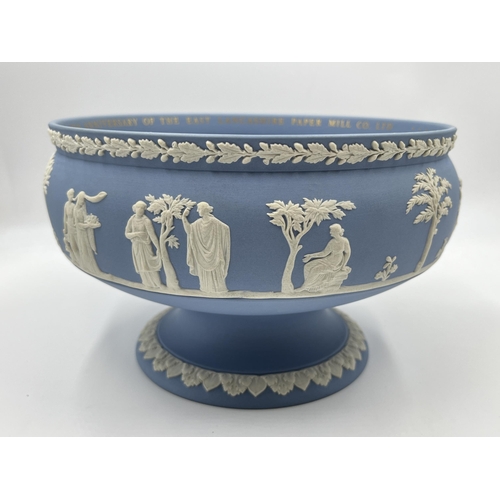 287 - A Wedgwood pale blue Jasperware pedestal bowl with presentation inscription to inner rim - approx. 1... 