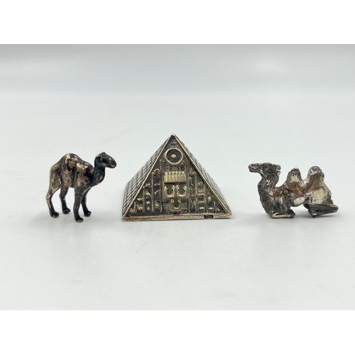 2156 - Three vintage hallmarked .850 and .925 silver novelty Egyptian ornaments - approx. gross weight 30g