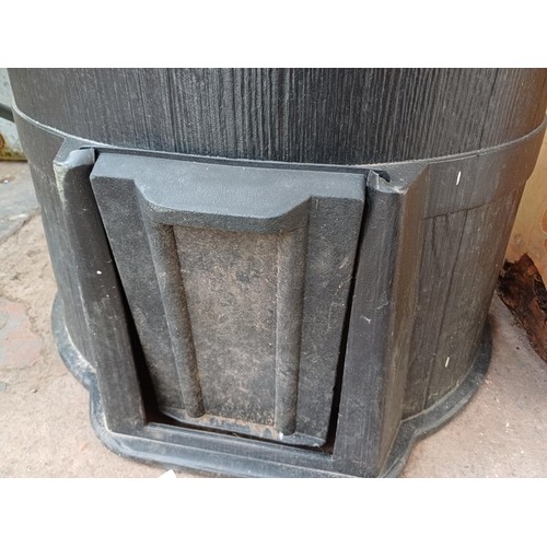 850 - A plastic compost bin