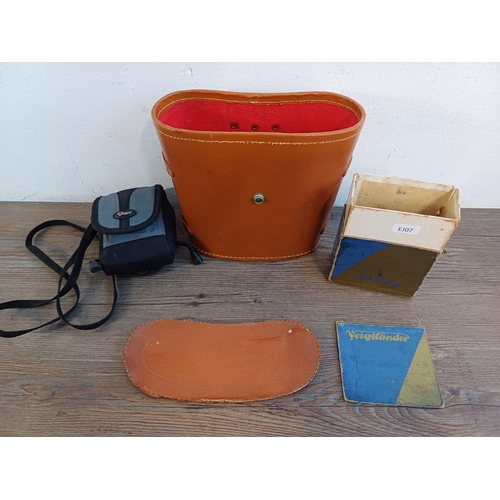 697 - Three items, one mid 20th cetury Voigtländer Bessa 6 x 9cm medium format folding camera for 120 film... 