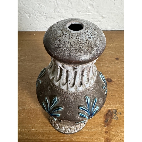 326 - A mid 20th century Italian Bitossi style pottery table lamp - approx. 25cm high