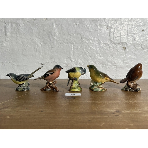 370 - Five Beswick bird figurines to include Robin, Greenfinch, Grey Wagtail etc.