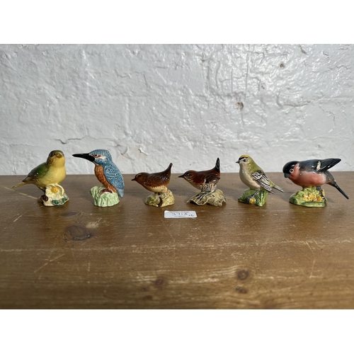 371A - Six Beswick bird figurines to include Wren, Greenfinch, Kingfisher etc.