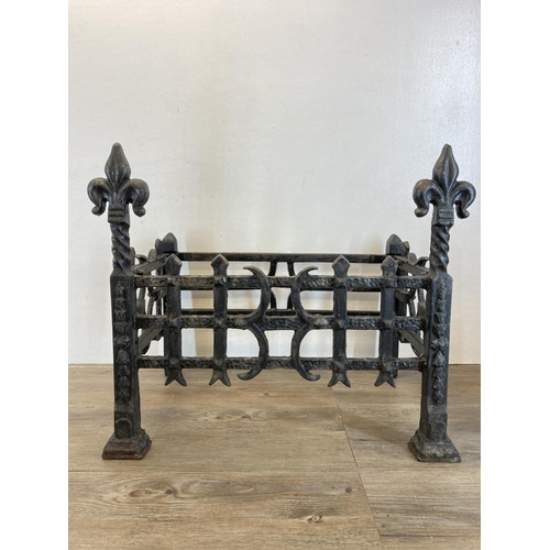 473 - Two pieces of metalware, one 19th century style black painted cast iron fire grate and one cast meta... 