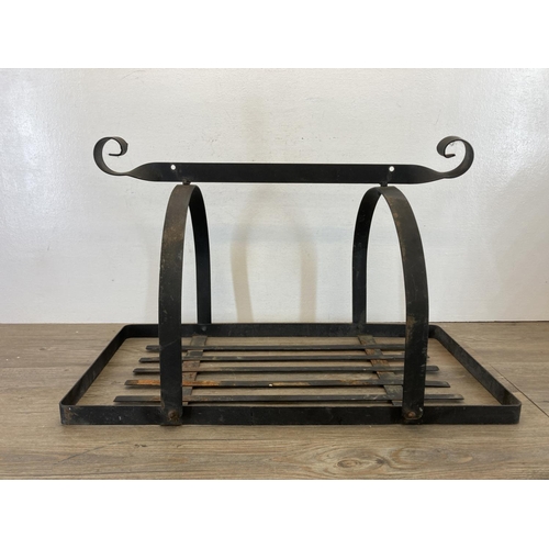 473 - Two pieces of metalware, one 19th century style black painted cast iron fire grate and one cast meta... 