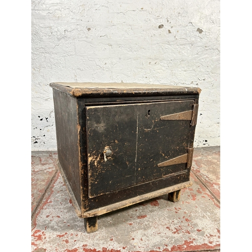 181 - An antique ebonized pine single door cabinet/meat safe with sheet metal top - approx. 48cm high x 46... 