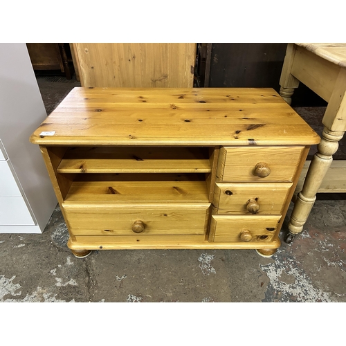 97 - A pine TV stand - approx. 55cm high x 83cm wide x 43cm deep