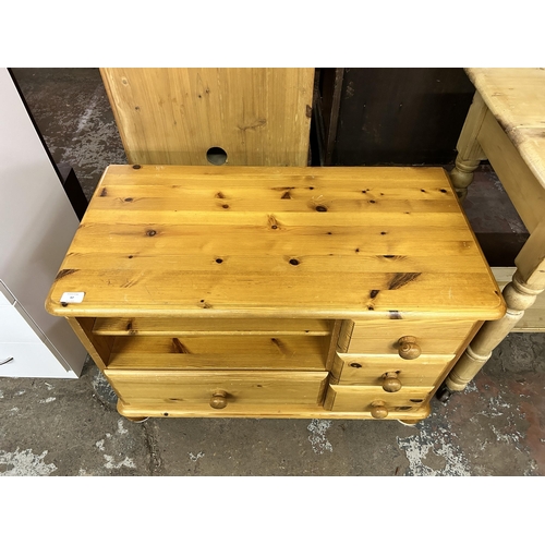 97 - A pine TV stand - approx. 55cm high x 83cm wide x 43cm deep