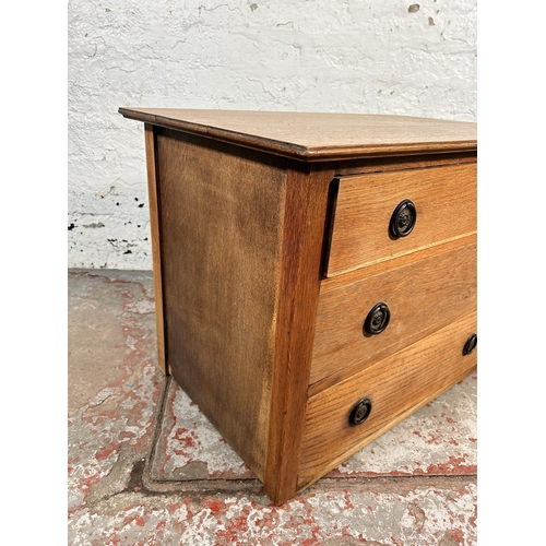 200 - An early 20th century oak chest of drawers - approx. 53cm high x 76cm wide x 45cm deep