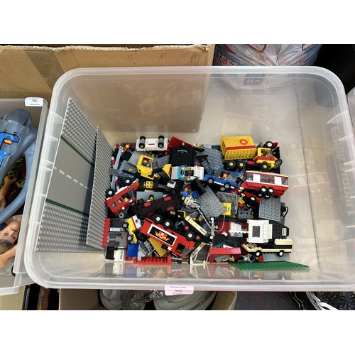 512 - A large collection of LEGO to include white blocks, emergency services vehicles with figurines etc.