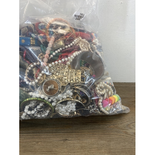 520 - Approx. 10kg of assorted costume jewellery