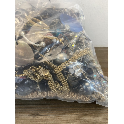 522 - Approx. 10kg of assorted costume jewellery