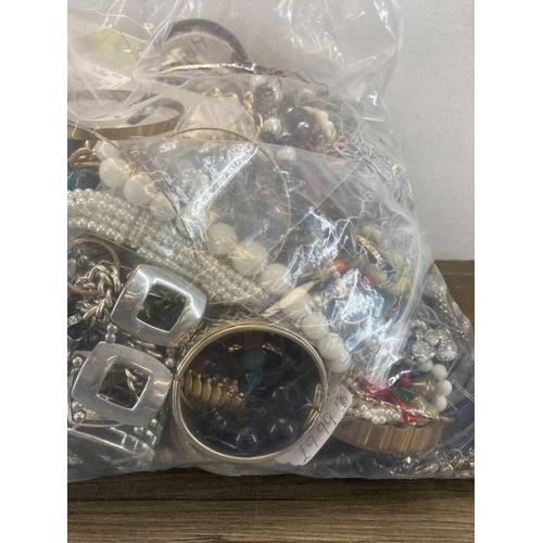 527 - Approx. 10kg of assorted costume jewellery