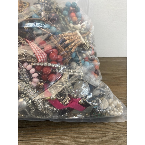 528 - Approx. 10kg of assorted costume jewellery