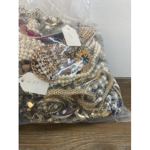 529 - Approx. 10kg of assorted costume jewellery