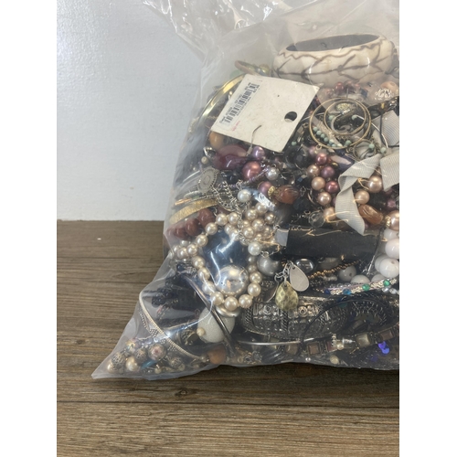 531 - Approx. 10kg of assorted costume jewellery