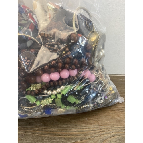 533 - Approx. 10kg of assorted costume jewellery