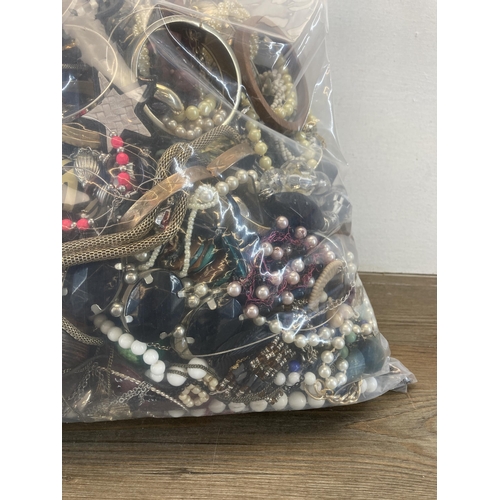 534 - Approx. 10kg of assorted costume jewellery