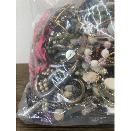 537 - Approx. 10kg of assorted costume jewellery