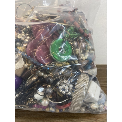 540 - Approx. 10kg of assorted costume jewellery