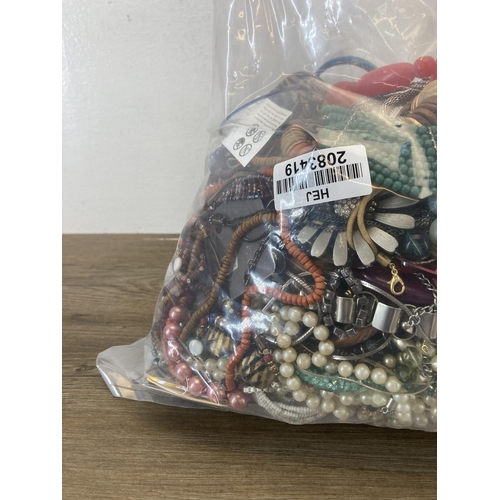 544 - Approx. 10kg of assorted costume jewellery