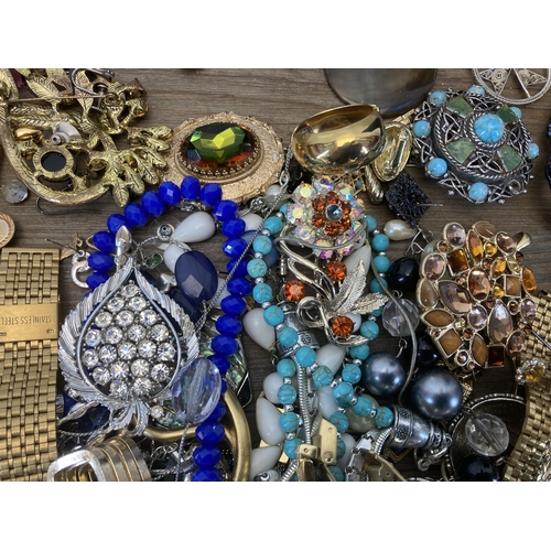 548 - A collection of costume jewellery