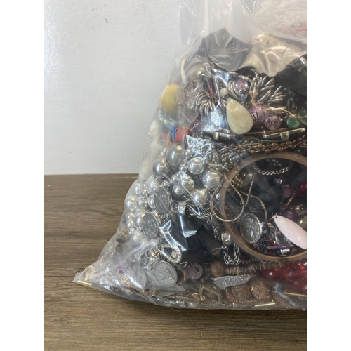 554 - Approx. 10kg of costume jewellery