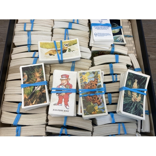 580 - A collection of picture cards to include olympic challenge 1992 the language of tea, vanishing wildl... 