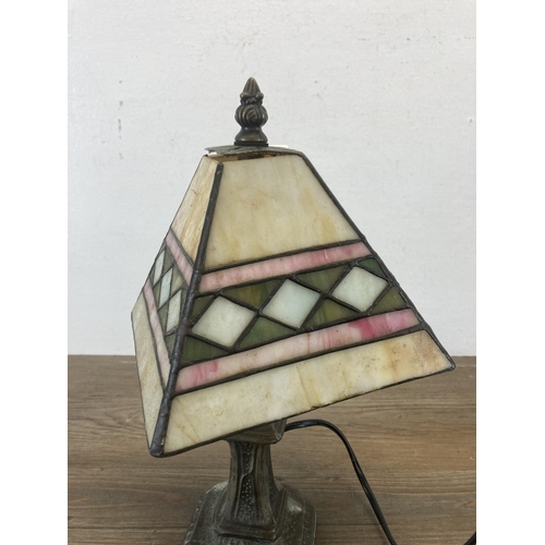 588 - A Lloytron Tiffany style table lamp