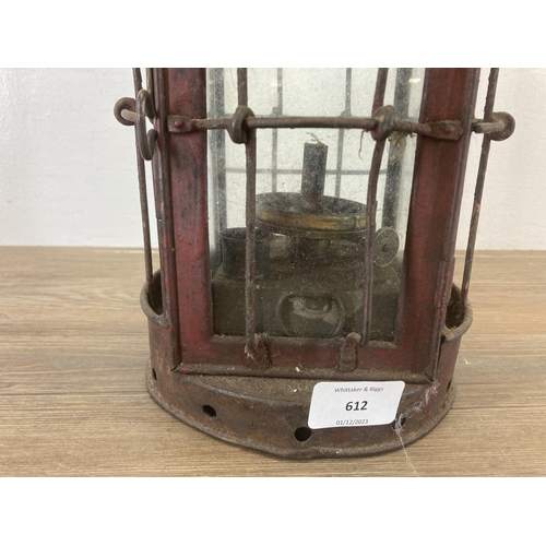 612 - A 1918 Hinks of Birmingham metal paraffin lantern - approx. 32cm high