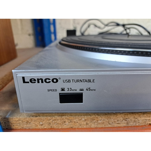 719 - A Lenco L-3866 two-speed USB Turntable